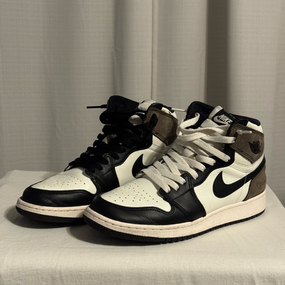 Nike Air Jordan 1 High “Mocha” (7Y)